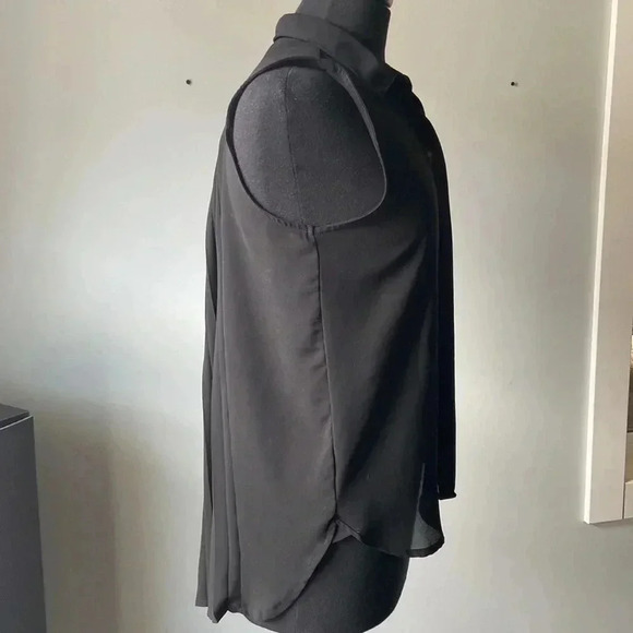 Sparkle & Fade Sleeveless Blouse - Picture 2 of 5